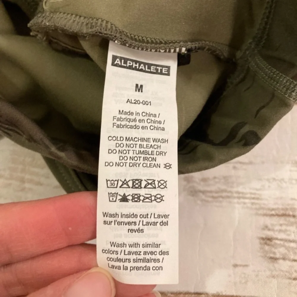 ALPHALETE Surface Keyhole Army Green Camouflage Sports Bra Medium_12